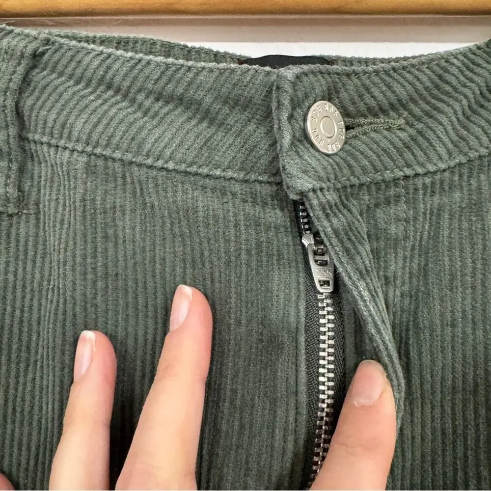 BDG Urban Outfitters Green Corduroy Mom High Rise Pants Womens 25 Fall Preppy